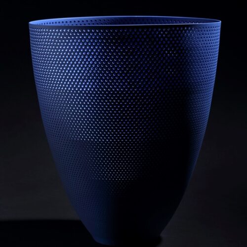 ESH-Gallery_Akio-Niisato_Luminescent-Vessel-blue-porcelain